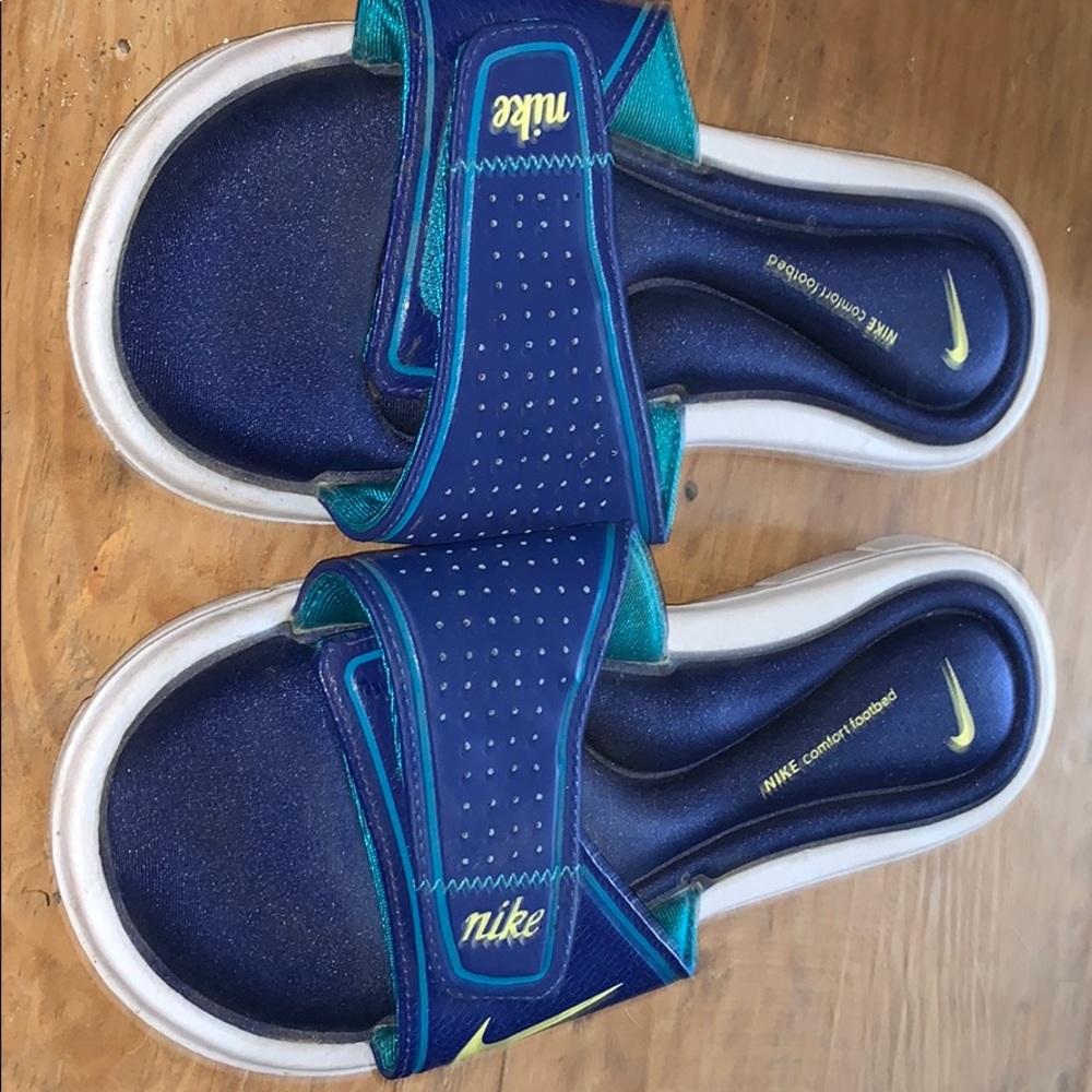 Nike slides